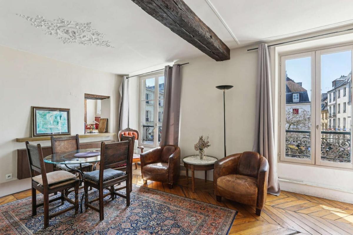 Place Contrescarpe 2 Bedroom Flat * Paris