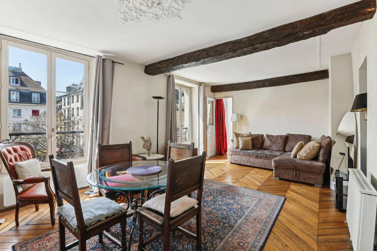Place Contrescarpe 2 Bedroom Flat Paris